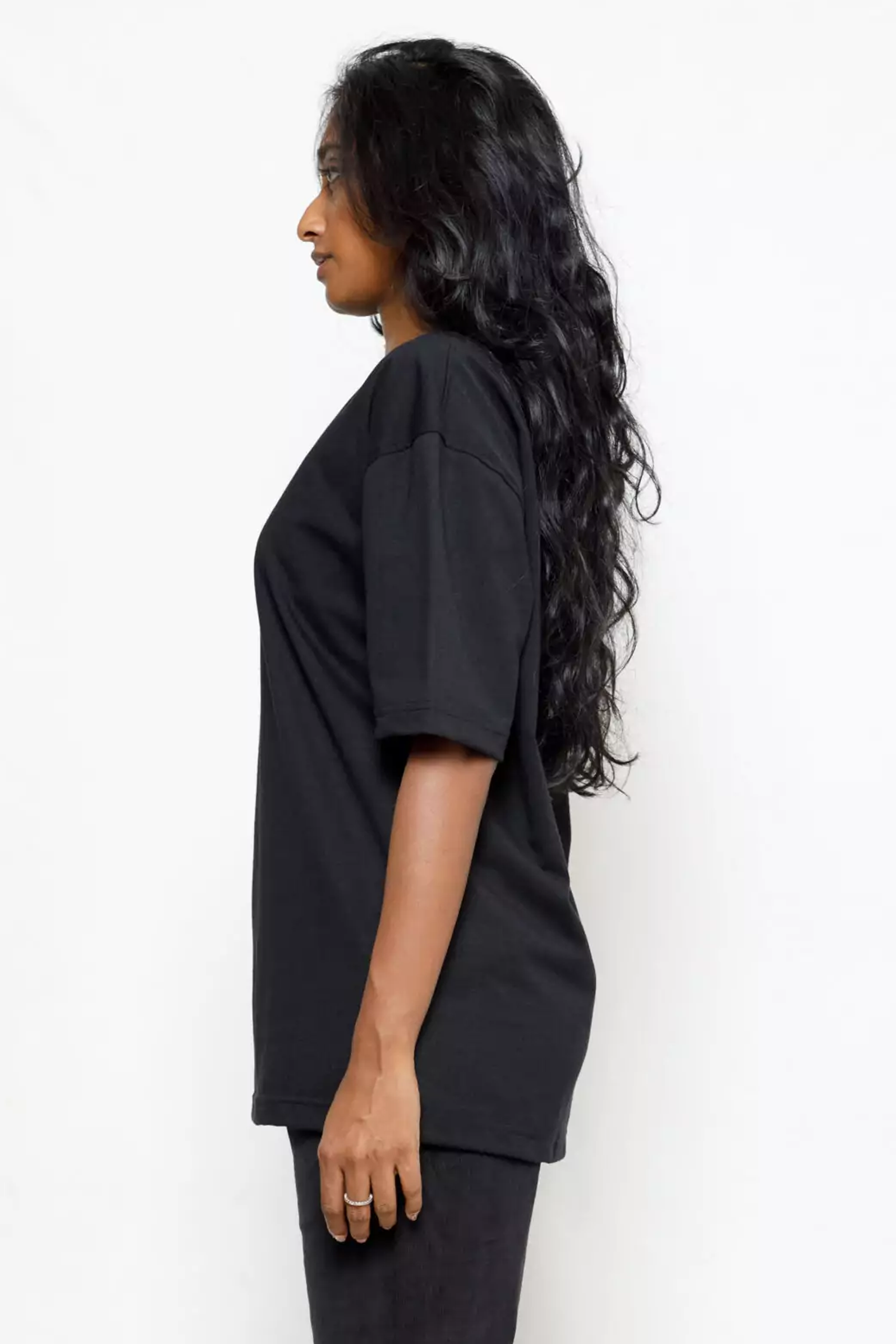 PLAIN BLACK OVERSIZED TEES